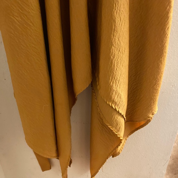 COPY - Asymmetrical Hem Line Mustard/Gold Size 8/10 (L) - Picture 6 of 10